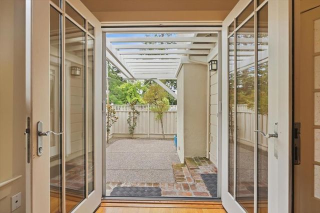 27 Cross Way, Los Gatos, CA 95030