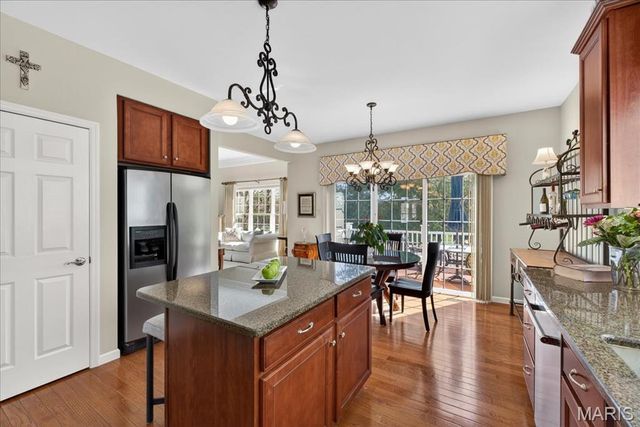 14738 Thornbird Manor Parkway, Chesterfield, MO 63017