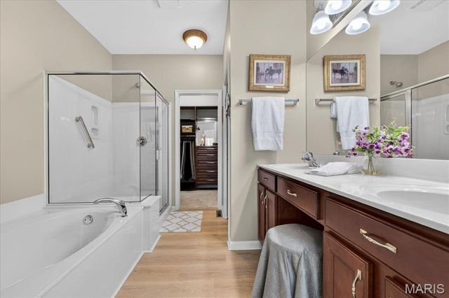 14738 Thornbird Manor Parkway, Chesterfield, MO 63017