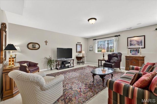 14738 Thornbird Manor Parkway, Chesterfield, MO 63017