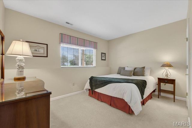 14738 Thornbird Manor Parkway, Chesterfield, MO 63017