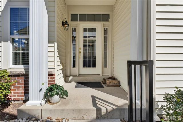 14738 Thornbird Manor Parkway, Chesterfield, MO 63017