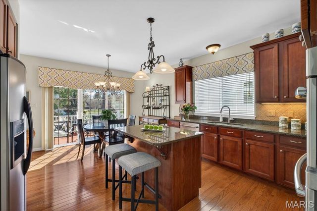 14738 Thornbird Manor Parkway, Chesterfield, MO 63017