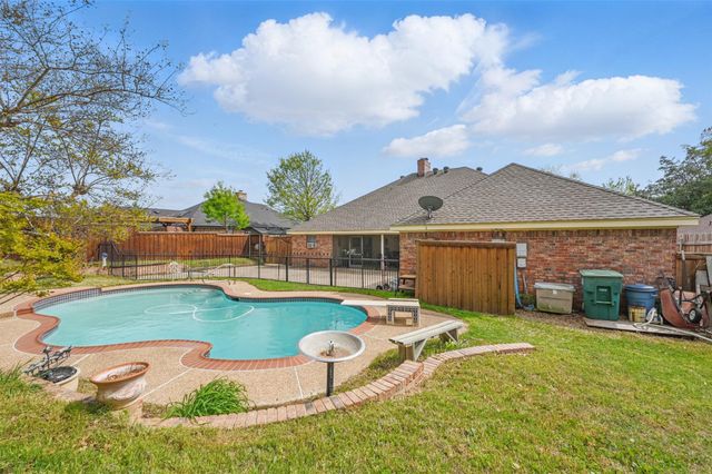 518 Allen Drive, Euless, TX 76039