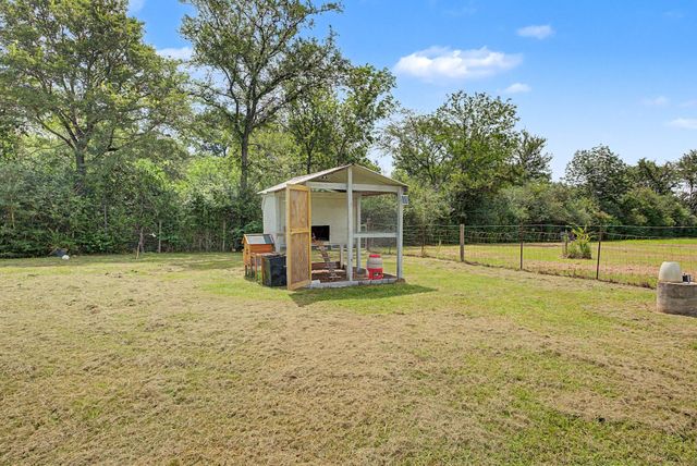 39595 Bosque Road, Hempstead, TX 77445