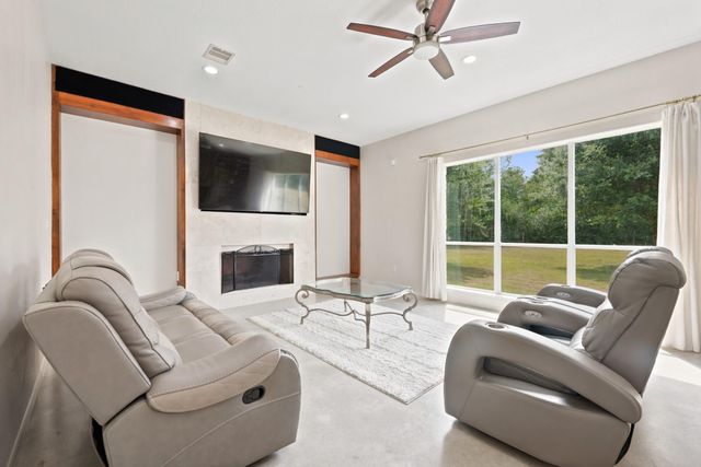 39595 Bosque Road, Hempstead, TX 77445