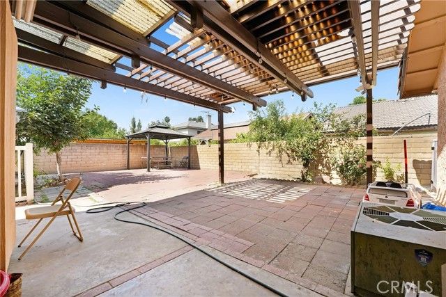 21050 Community Street, Canoga Park (los Angeles), CA 91304