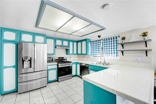 21050 Community Street, Canoga Park (los Angeles), CA 91304