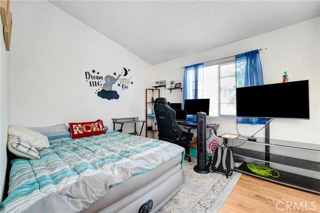 21050 Community Street, Canoga Park (los Angeles), CA 91304