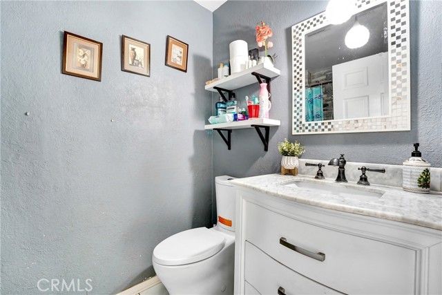 21050 Community Street, Canoga Park (los Angeles), CA 91304