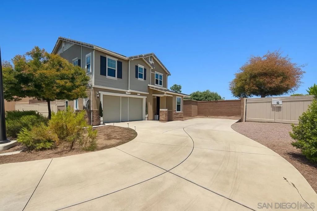 1287 White Oak Ct, El Cajon, CA 92020