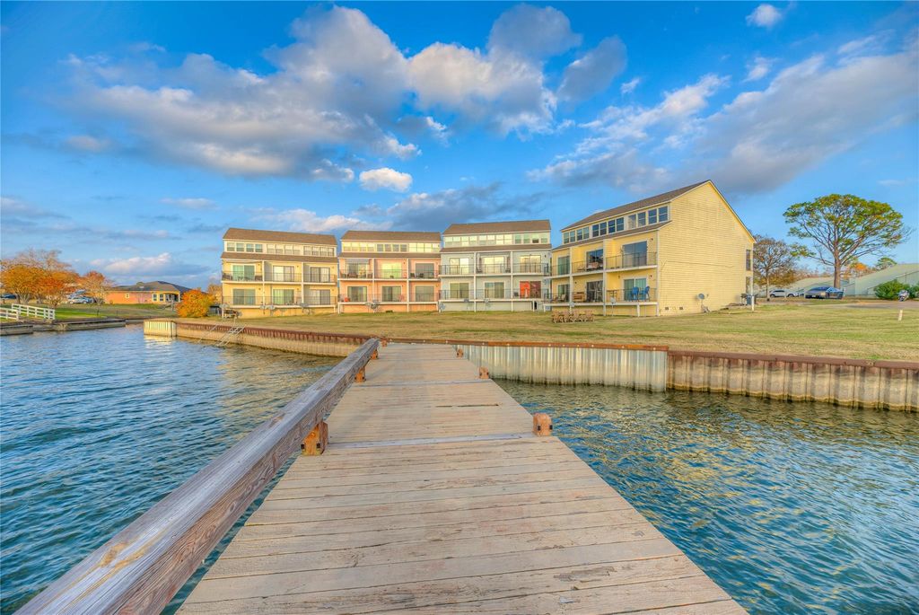 445 Carolcrest Lane 323, Livingston, TX 77351