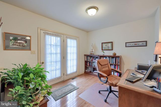 4 RUMFORD CT, Lancaster, PA 17602