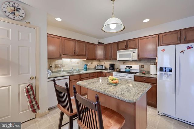 4 RUMFORD CT, Lancaster, PA 17602