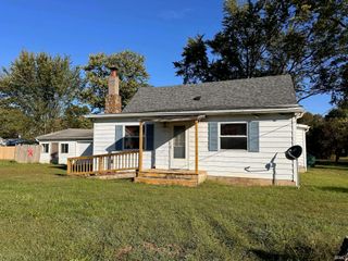 107 W Hancock Ave, Mitchell, IN 47446