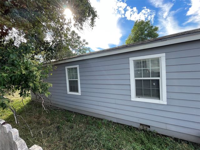 5704 Pickfair Circle, Dallas, TX 75235