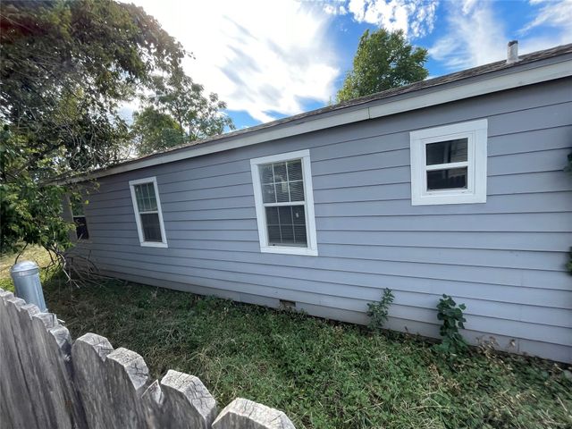 5704 Pickfair Circle, Dallas, TX 75235