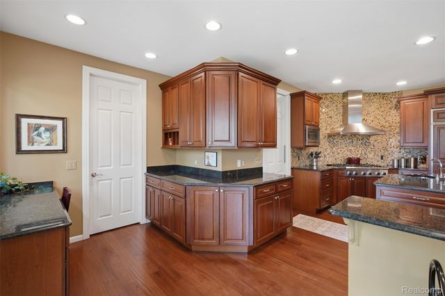 5110 Kitson Lane, West Bloomfield Charter Township, MI 48324