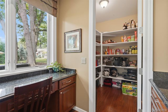 5110 Kitson Lane, West Bloomfield Charter Township, MI 48324