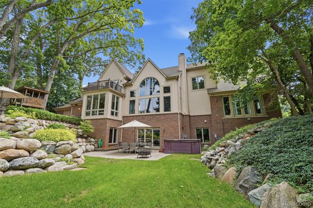 5110 Kitson Lane, West Bloomfield Charter Township, MI 48324