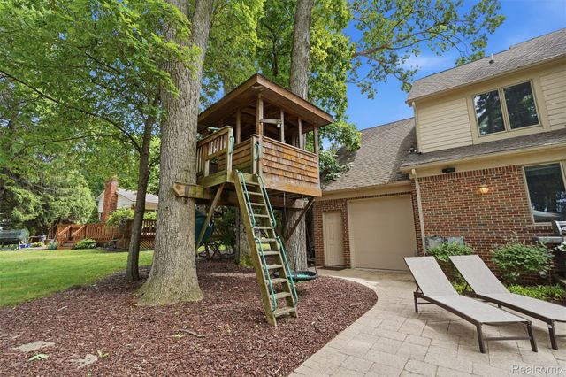 5110 Kitson Lane, West Bloomfield Charter Township, MI 48324