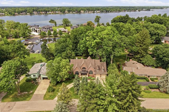5110 Kitson Lane, West Bloomfield Charter Township, MI 48324