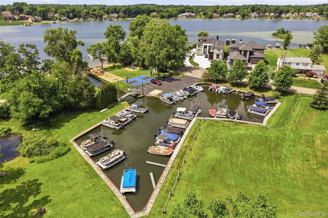 5110 Kitson Lane, West Bloomfield Charter Township, MI 48324