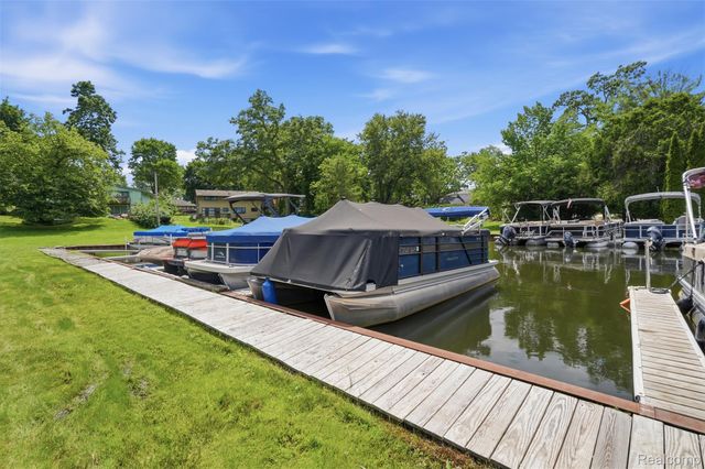 5110 Kitson Lane, West Bloomfield Charter Township, MI 48324