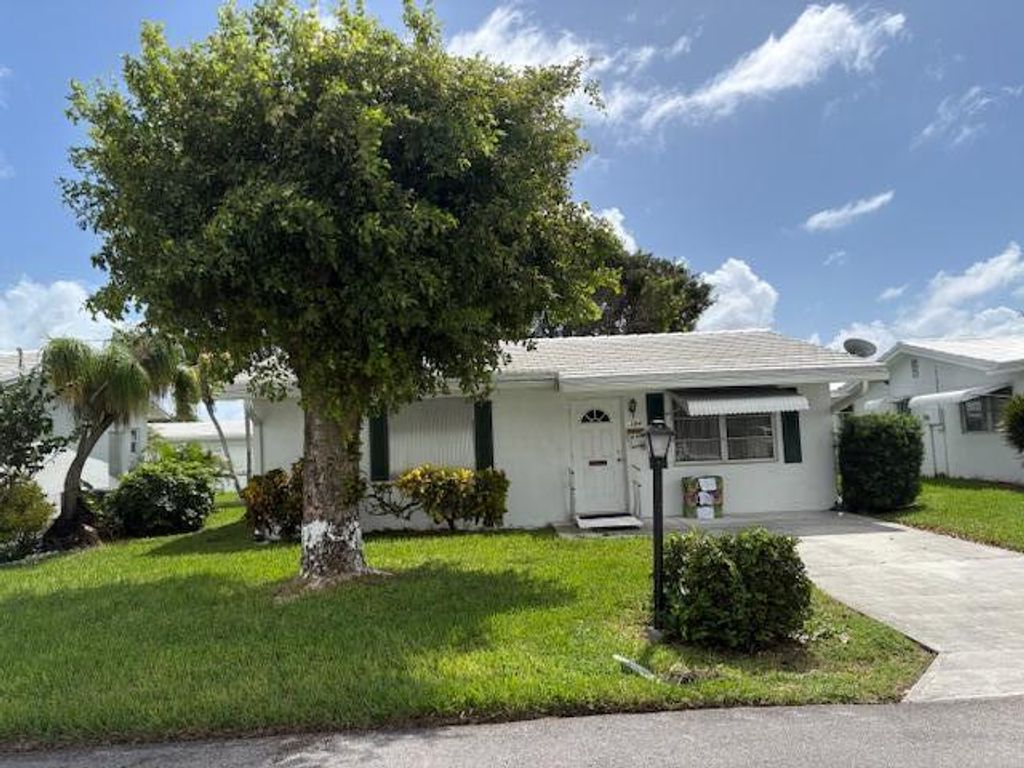 1104 N Leisure Lane S, Boynton Beach, FL 33426