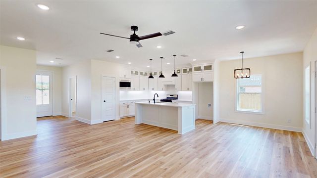 207 Sides Boulevard, Bullard, TX 75757