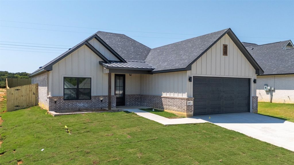 207 Sides Boulevard, Bullard, TX 75757