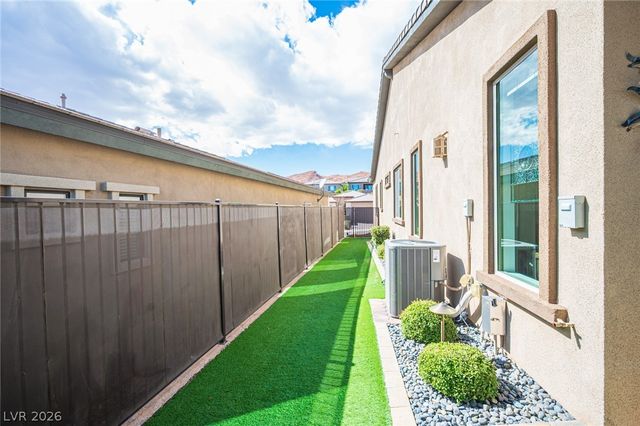 36 Cliffwater Street, Henderson, NV 89011