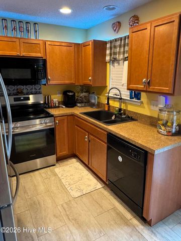 32 Calabash Lakes Boulevard, Calabash, NC 28467