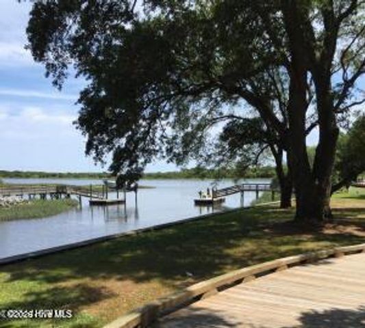 32 Calabash Lakes Boulevard, Calabash, NC 28467