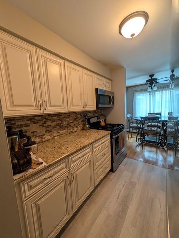 6025 W 64th Place 6, Chicago, IL 60638