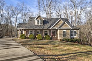 543 Aubrey Ln, Burns, TN 37029