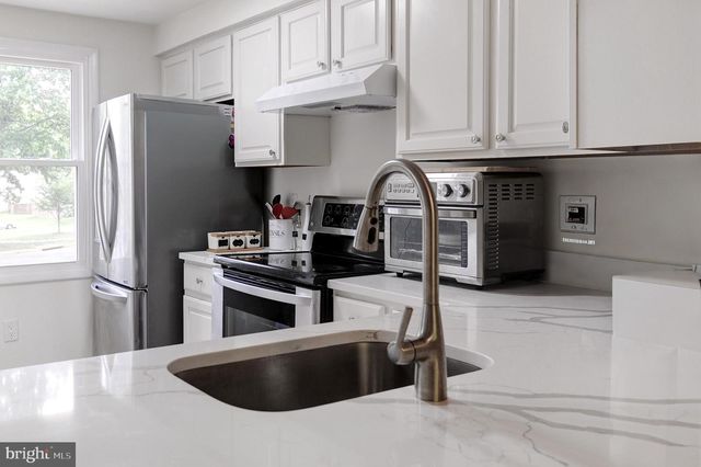 8416 CEDAR FALLS CT, Springfield, VA 22153