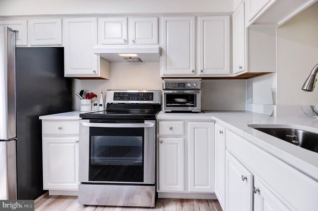 8416 CEDAR FALLS CT, Springfield, VA 22153