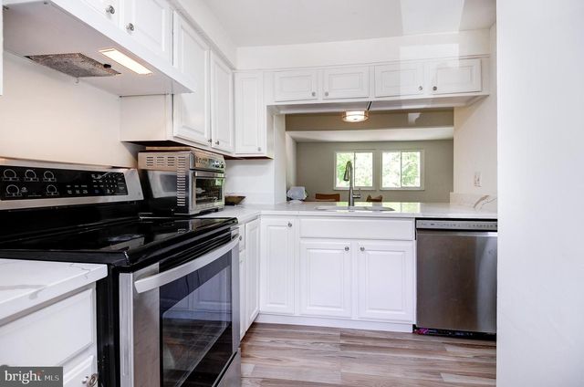 8416 CEDAR FALLS CT, Springfield, VA 22153