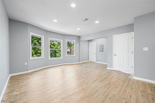 3925 Riverside Avenue, Cleveland, OH 44109