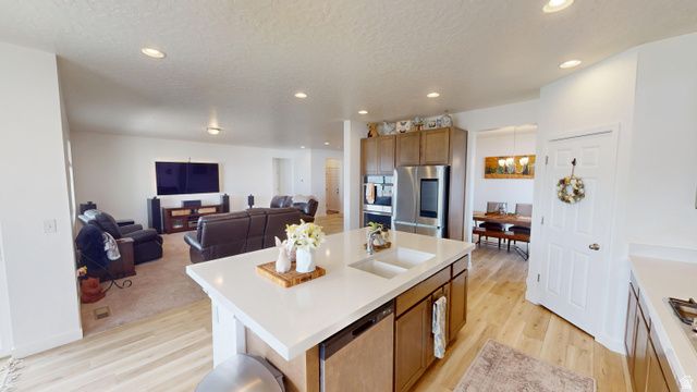 635 S CHAN DR, Grantsville, UT 84029