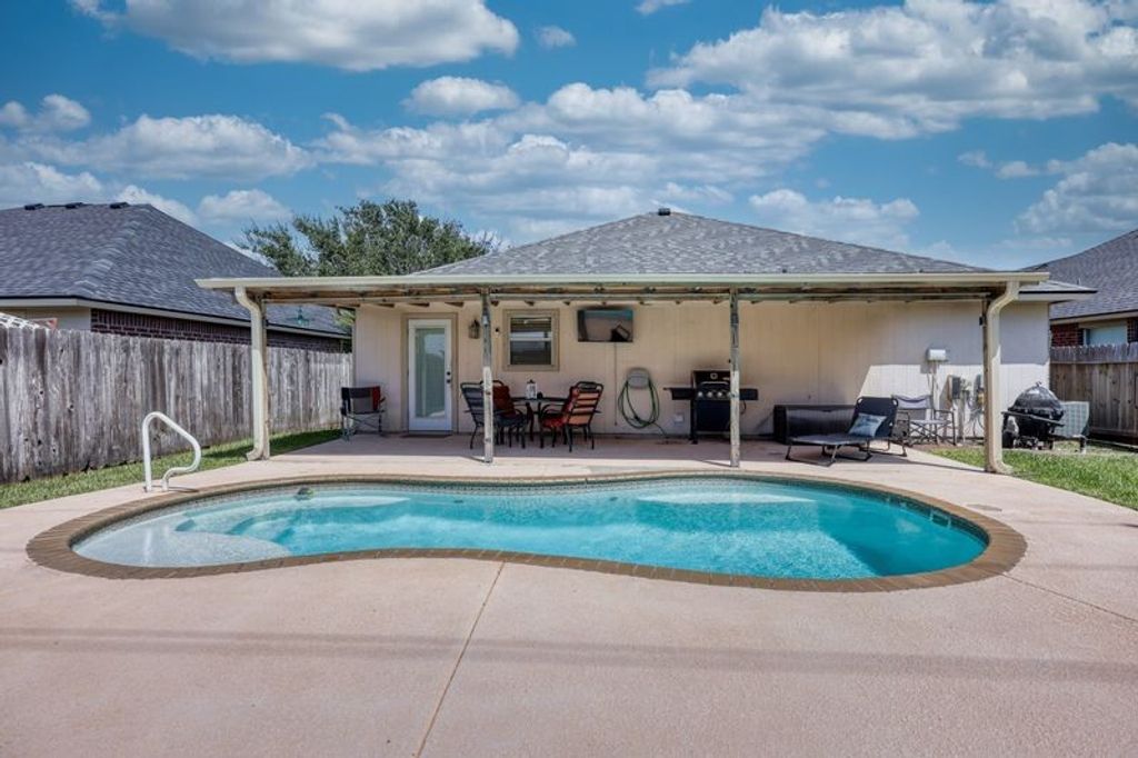1126 Cupertino St, Portland, TX 78374 — photo 2