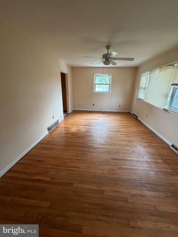 5 CAMBRIDGE AVE, Sicklerville, NJ 08081