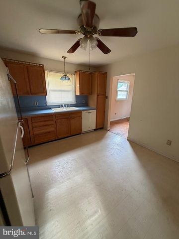 5 CAMBRIDGE AVE, Sicklerville, NJ 08081