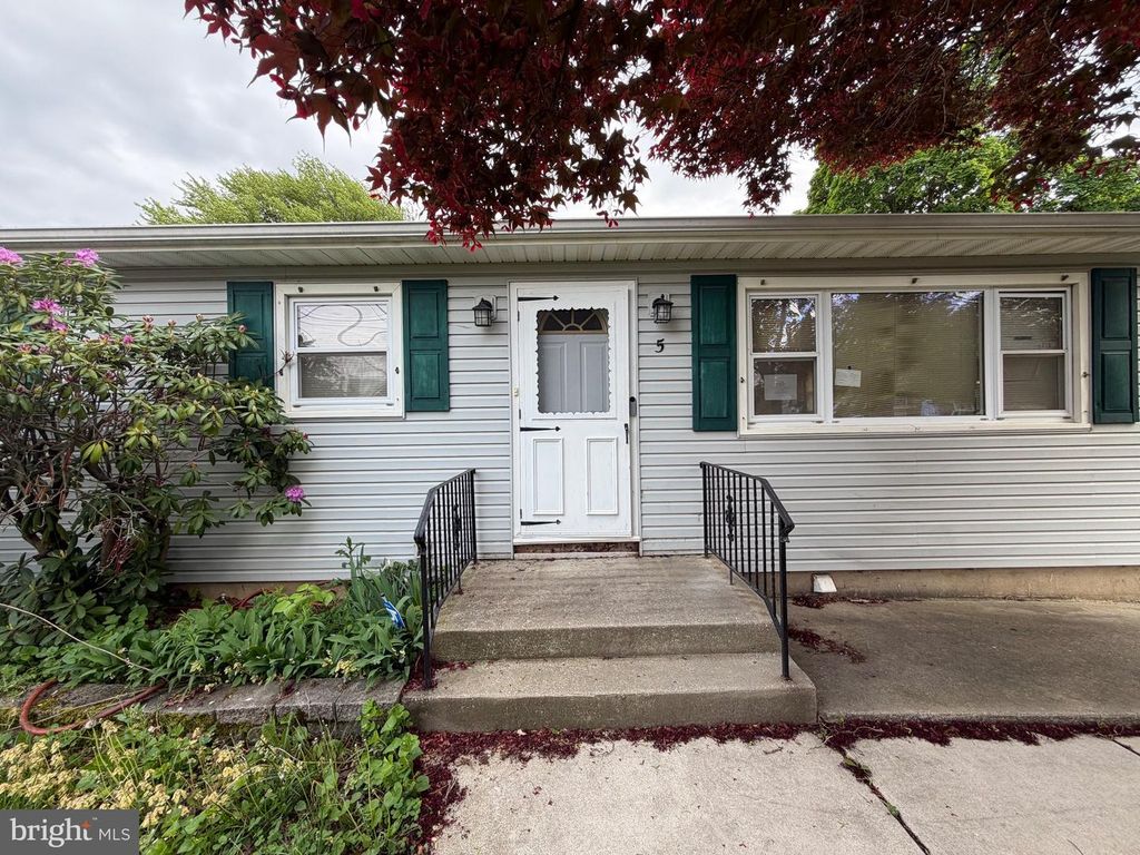 5 CAMBRIDGE AVE, Sicklerville, NJ 08081