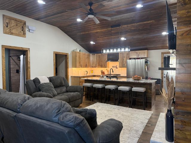 970 Covey Road, Mountain Grove, MO 65711