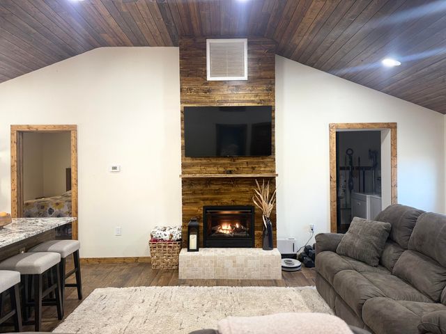 970 Covey Road, Mountain Grove, MO 65711