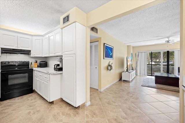 1014 Green Pine Boulevard H1, West Palm Beach, FL 33409