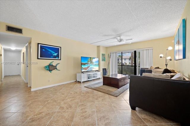 1014 Green Pine Boulevard H1, West Palm Beach, FL 33409