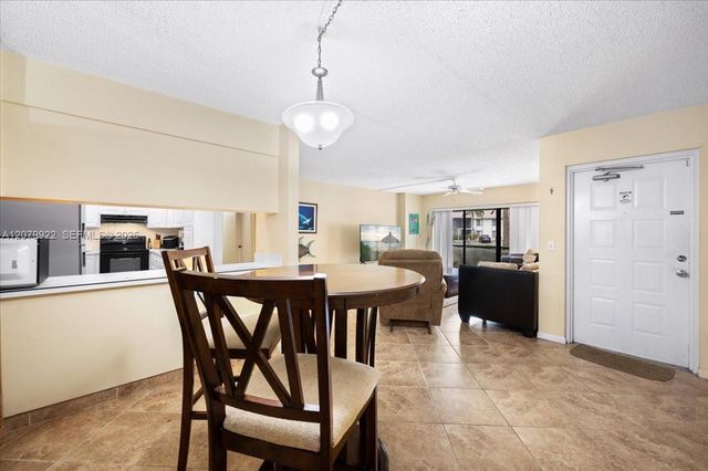 1014 Green Pine Boulevard H1, West Palm Beach, FL 33409